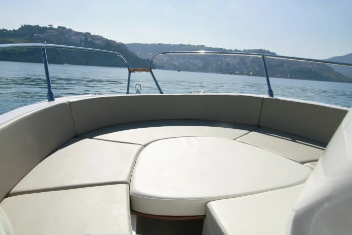 Motorboat hire in Porto di Salerno - Romar Bermuda 690