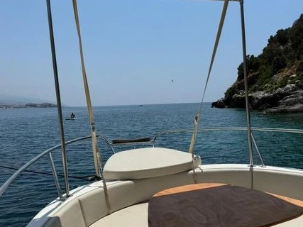 Yacht hire Porto di Salerno cheap Bermuda 690