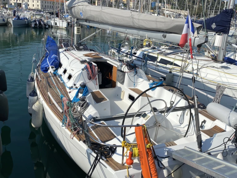 Hire Sailboat with or without skipper Bénéteau Six-Fours-les-Plages