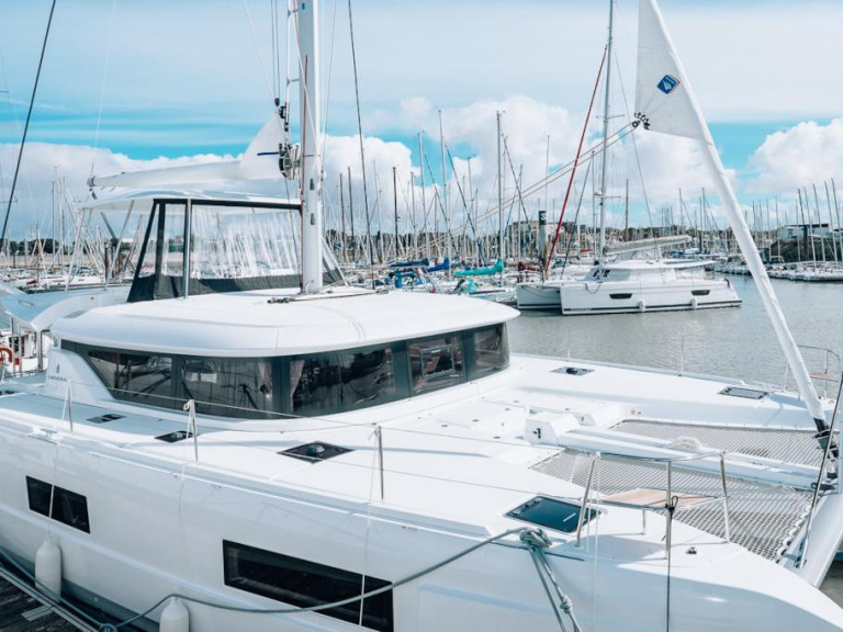 Hire Catamaran with or without skipper Lagoon Pointe-à-Pitre