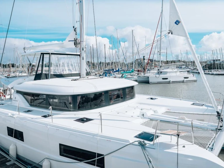 Hire Catamaran with or without skipper Lagoon Pointe-à-Pitre