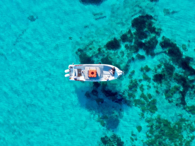 Hire Motorboat Costa Viola with a boat licence