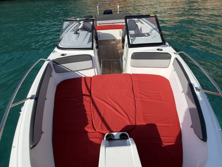 Yacht charter Saint-Cyr-sur-Mer - Jeanneau Cap Camarat 7.5 BR on SamBoat