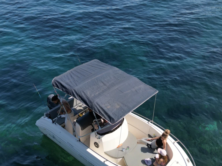 Hire Motorboat Pacific Craft with a boat licence