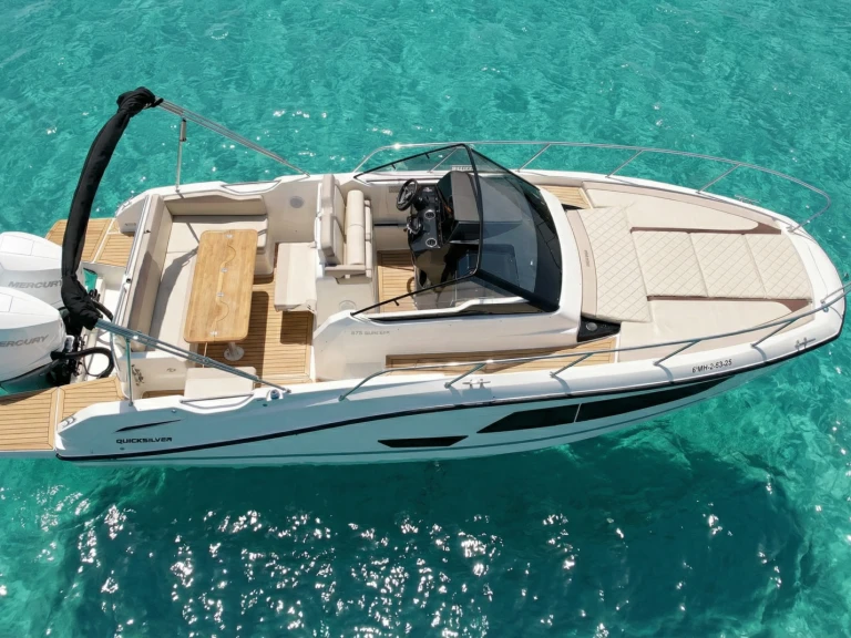 Hire Motorboat Quicksilver with a boat licence