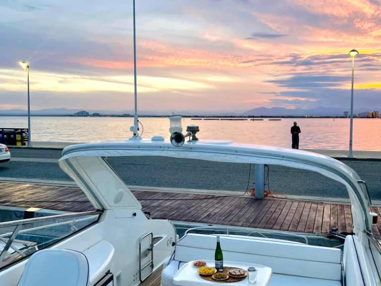 Motorboat to hire Roses at the best price