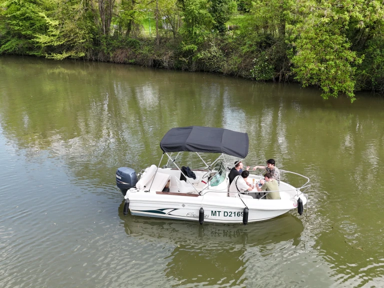 Yacht charter Metz - Jeanneau Cap Camarat 515 on SamBoat