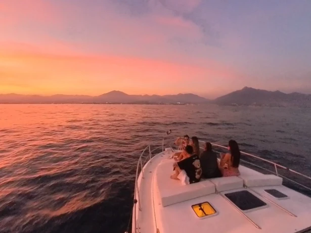 Hire a Sea Ray Sea Ray 370 Sundancer Marbella