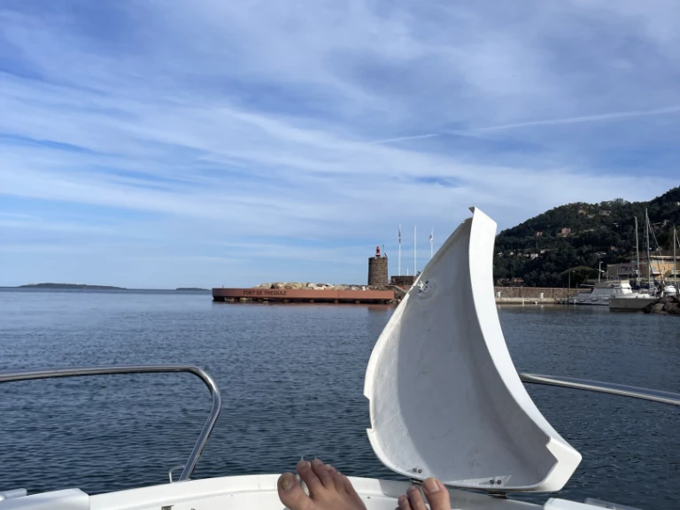 Motorboat hire in Mandelieu-la-Napoule - Bénéteau Ombrine 630