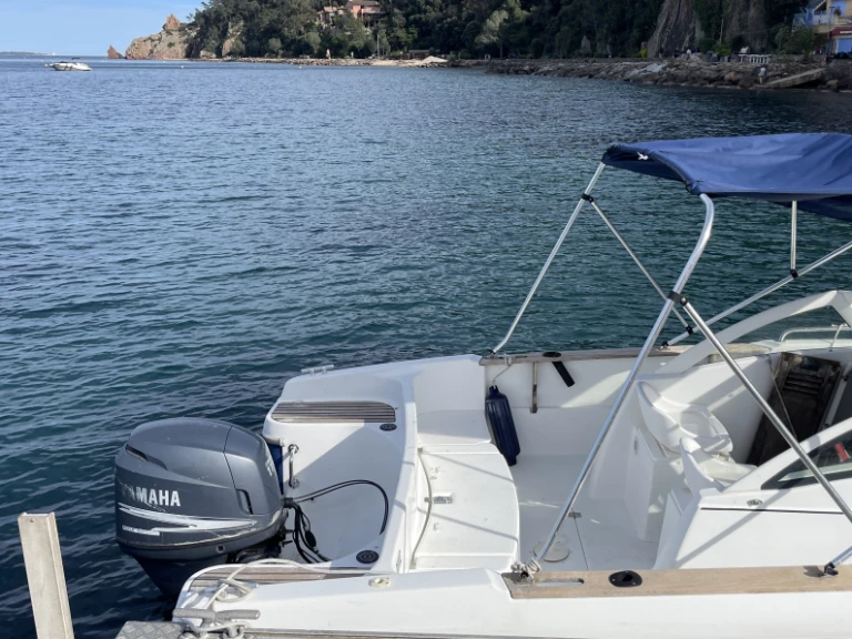 Motorboat hire in Mandelieu-la-Napoule - Bénéteau Ombrine 630