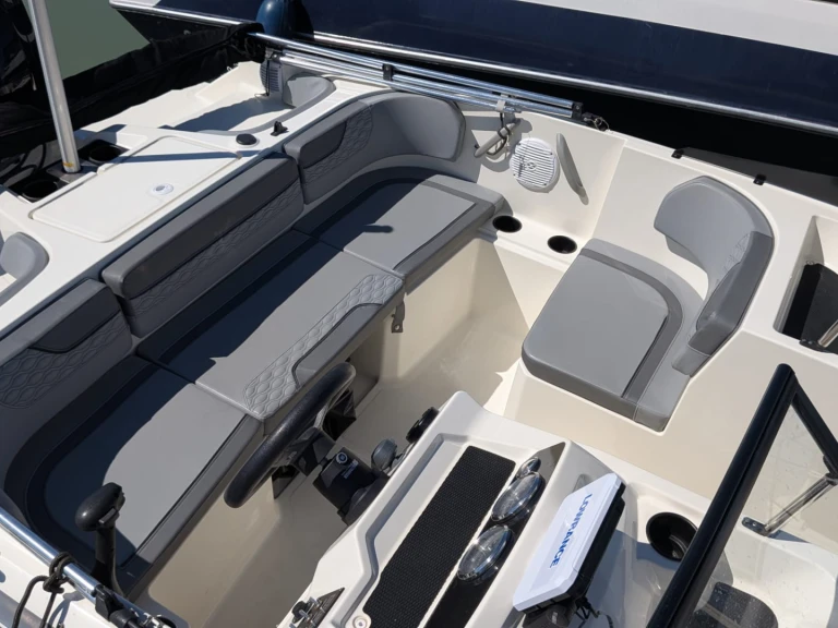 Hire Motorboat with or without skipper Bayliner La Rochelle