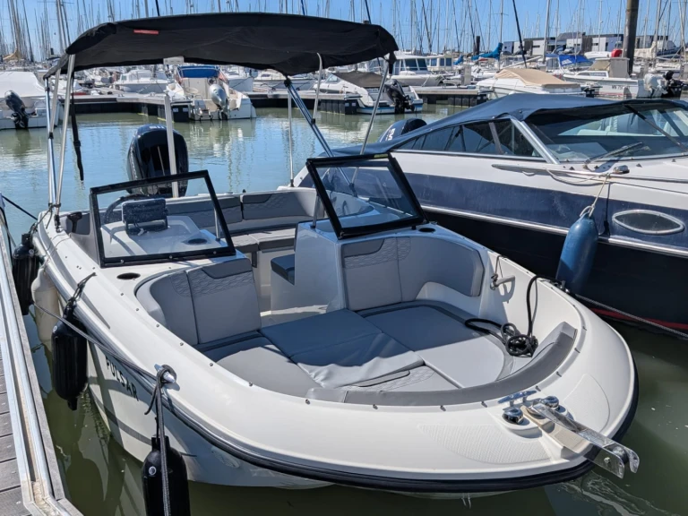 Motorboat to hire La Rochelle at the best price