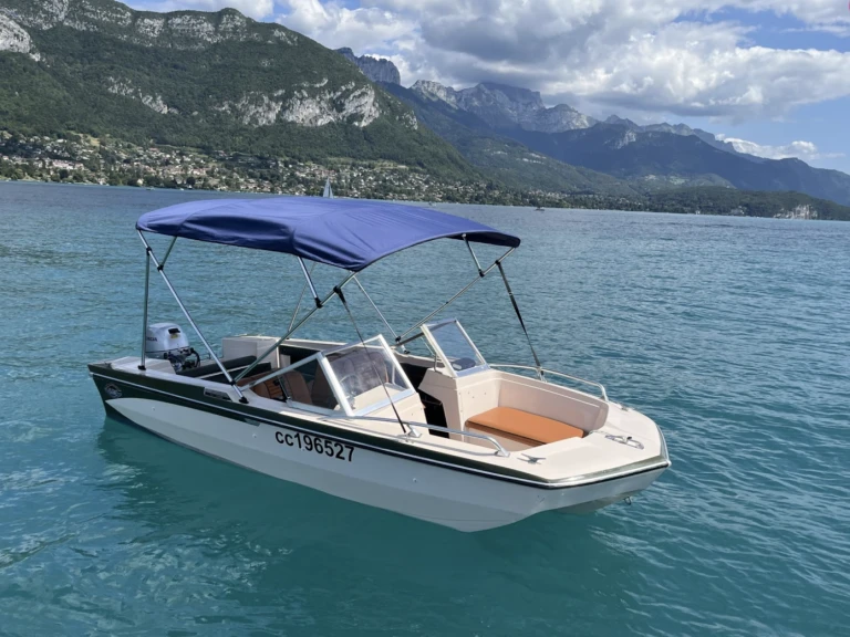 Motorboat to hire Annecy at the best price
