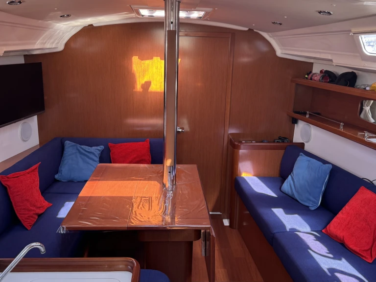 Sailboat to hire Les Sables-d'Olonne at the best price