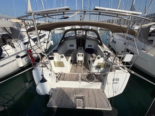 Hire Sailboat with or without skipper Jeanneau Sukošan