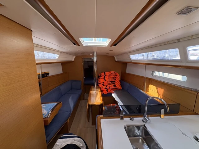 Yacht charter Sukošan - Jeanneau Sun odyssey 379 performance on SamBoat