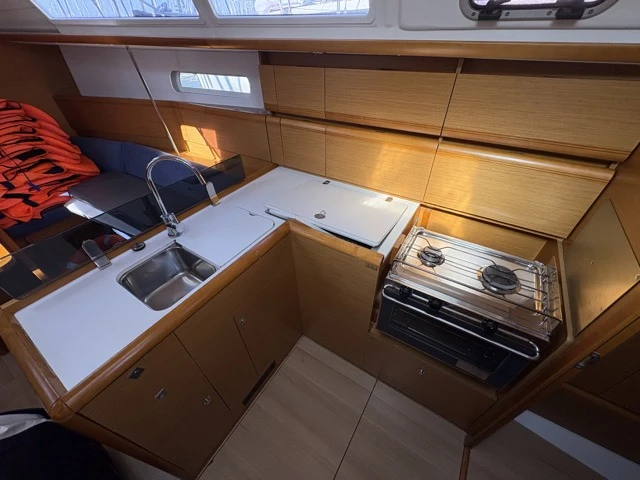 Yacht charter Sukošan - Jeanneau Sun odyssey 379 performance on SamBoat