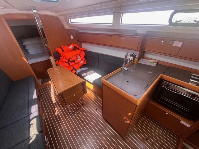 Hire a Bavaria Cruiser 33 Sukošan