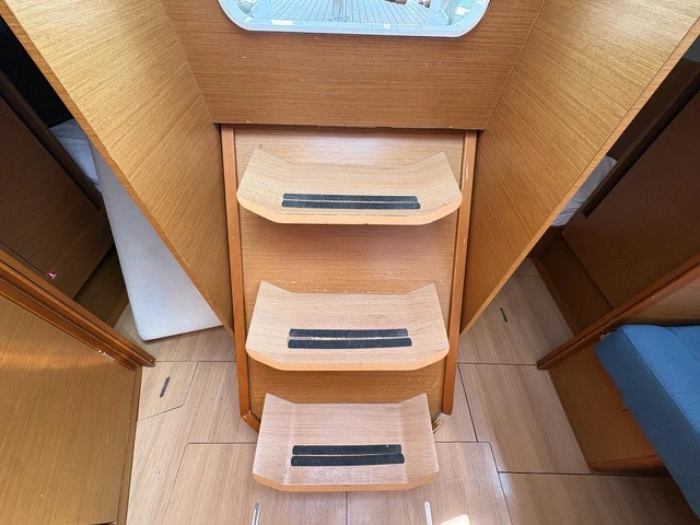 Hire Sailboat with or without skipper Jeanneau Sukošan