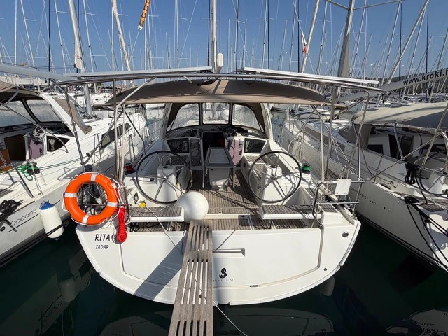 Bénéteau Oceanis 41.1 charter bareboat or skippered in  Sukošan