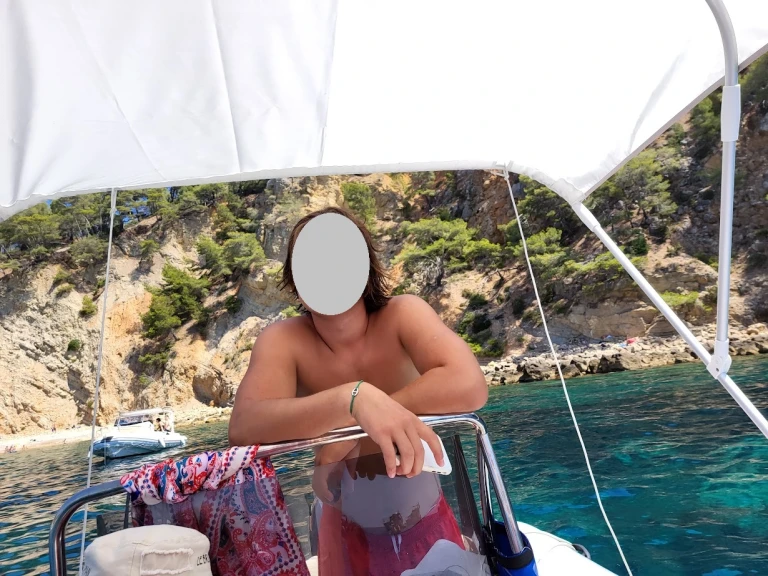 Hire RIB Capelli with a boat licence