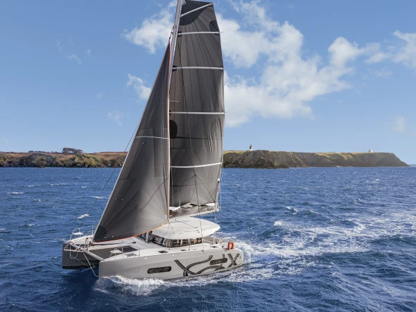 Hire Catamaran with or without skipper Bénéteau Le Marin