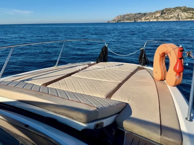 Yacht hire Marseille cheap Activ 875 Sundeck