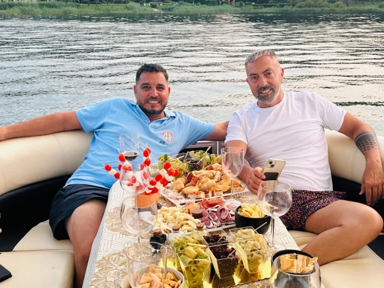 Hire Motorboat Pontoon with a boat licence