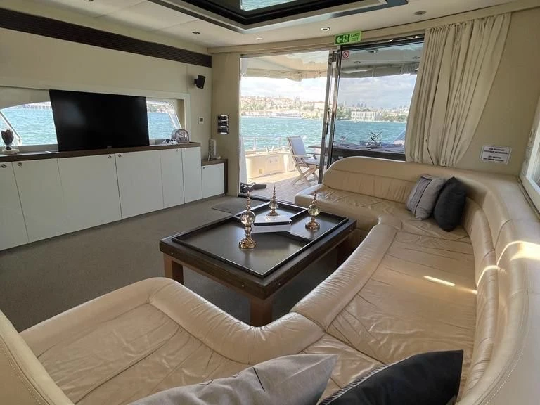 Luxury Yacht to hire Eminönü at the best price