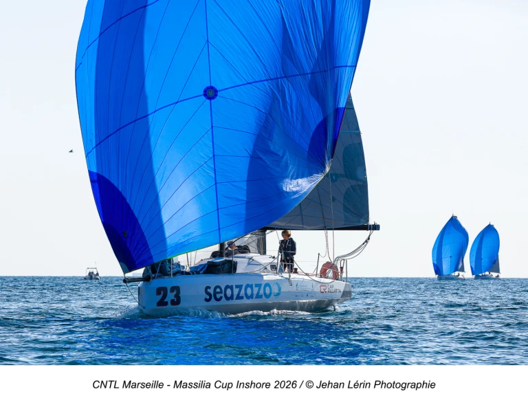 Hire Sailboat Jeanneau with a boat licence