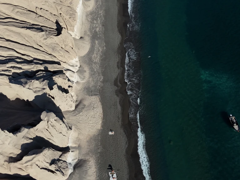 Hire a Poseidon Black Edition Agía Kiriakí