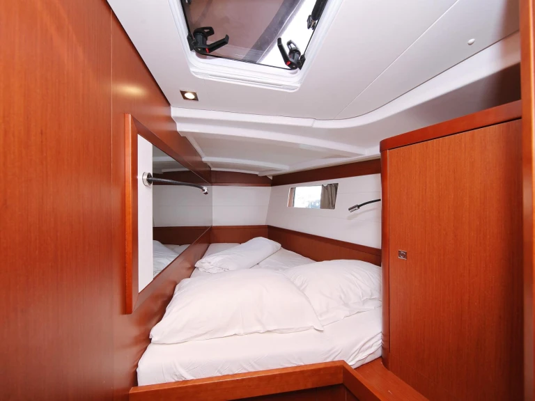Yacht charter Port de Barcelona - Bénéteau Oceanis 48 on SamBoat