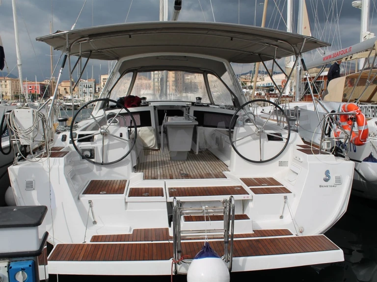 Hire a Bénéteau Oceanis 48 Port de Barcelona