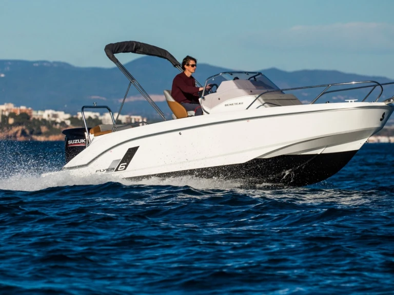 Motorboat to hire Port Olímpic of Barcelona at the best price