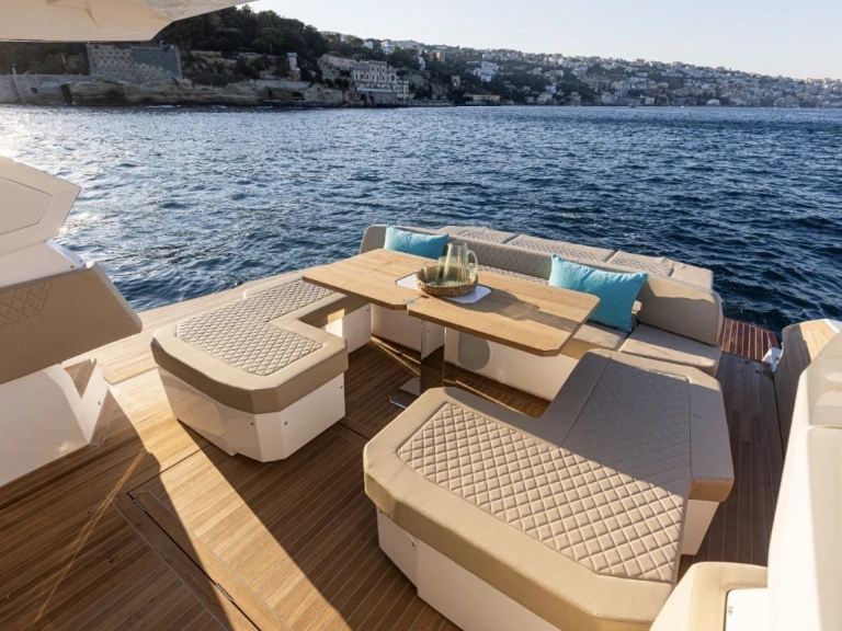 Motorboat to hire Naples at the best price