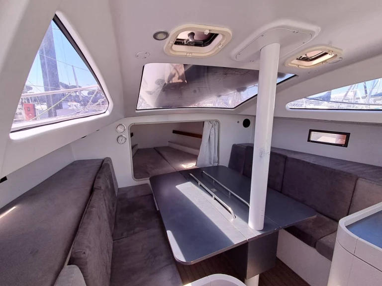 RM RM 1060 charter bareboat or skippered in  La Trinité-sur-Mer