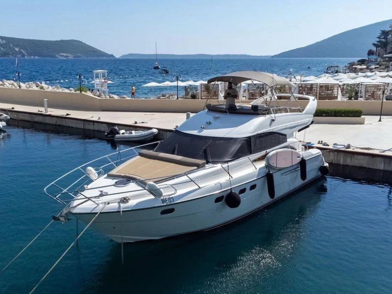 Motorboat hire in Tivat - Princess Princess 50 Fly