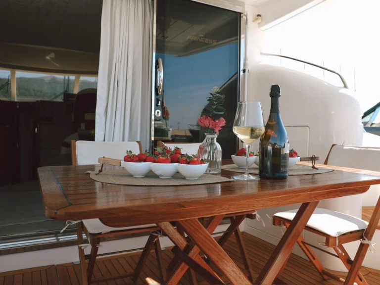 Charter a Princess Princess 50 Fly in Tivat on Samboat