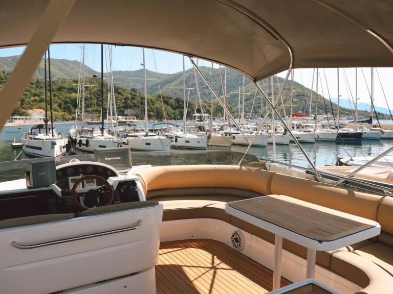 Hire Motorboat Princess with a boat licence