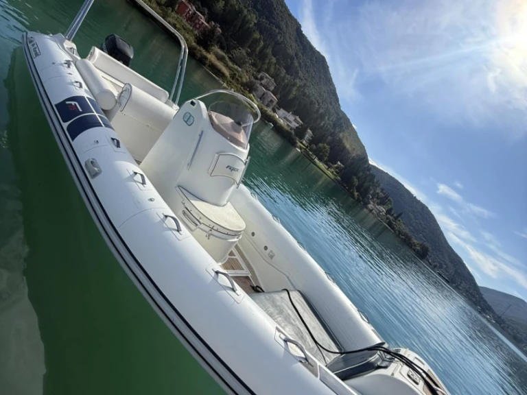 Charter a Bwa  Flyer in Anavyssos on Samboat