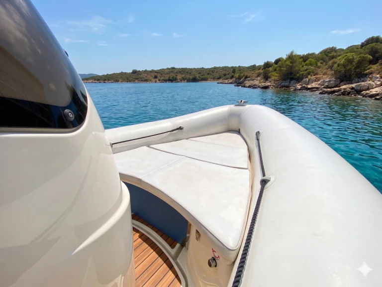 Hire a Valiant V 650 Cruiser Carnon-Plage