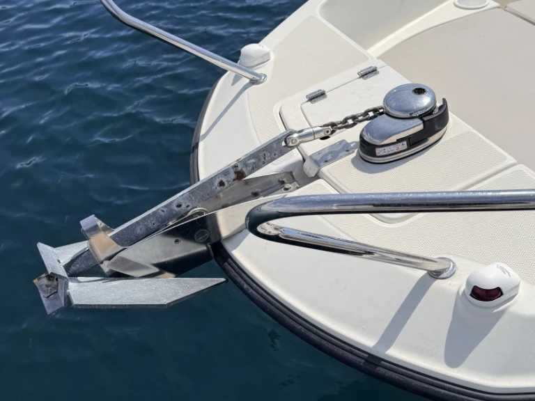 Hire Motorboat Quicksilver with a boat licence