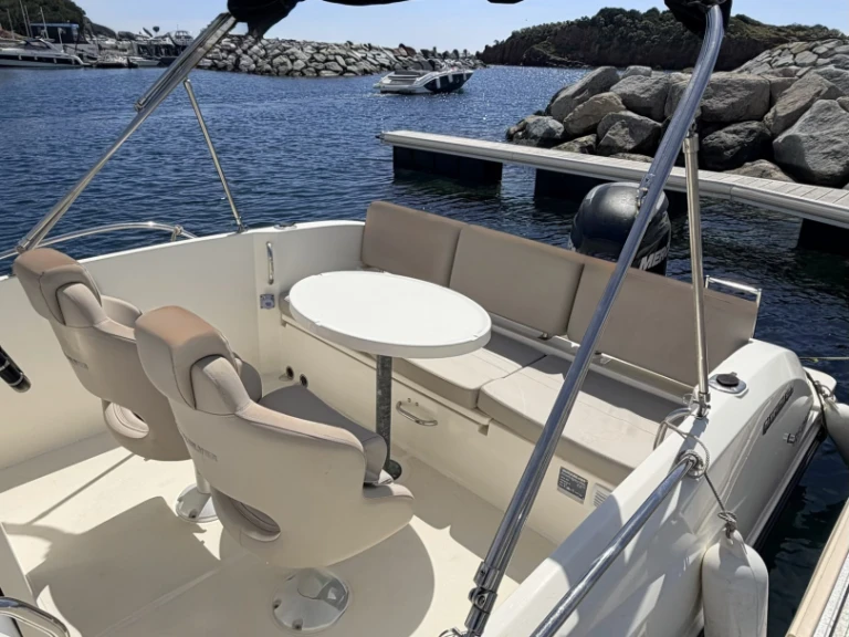 Motorboat to hire Saint-Raphaël at the best price