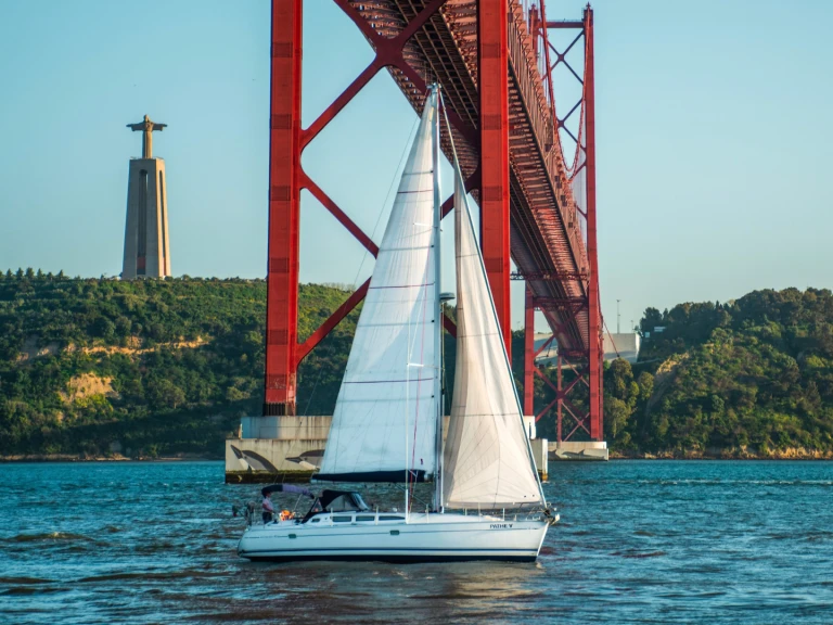 Sailboat to hire Lisbon at the best price