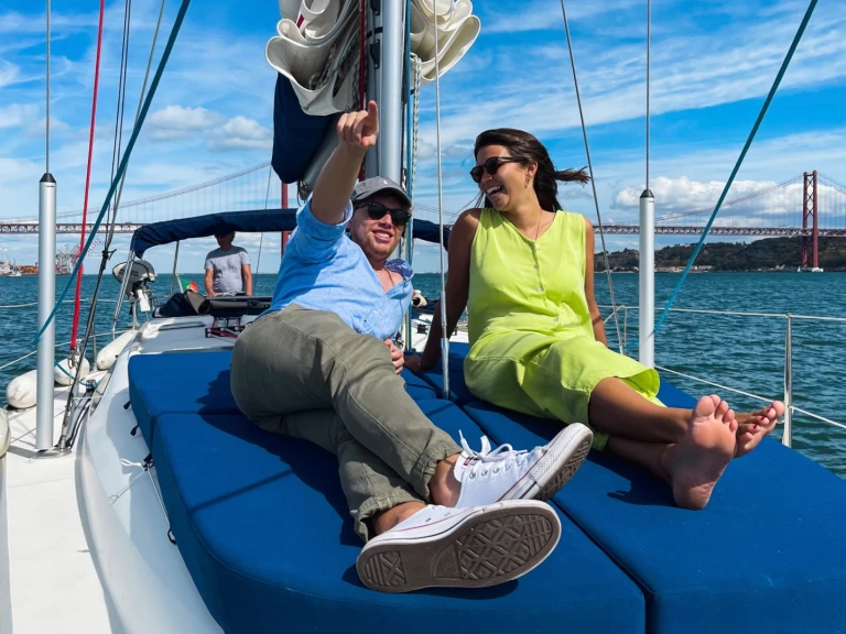 Hire Sailboat Jeanneau with a boat licence