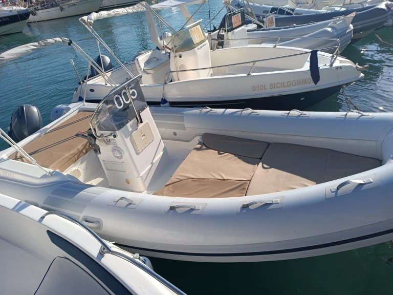 Hire a Nautica Led Nautica Led 590 Castellammare del Golfo