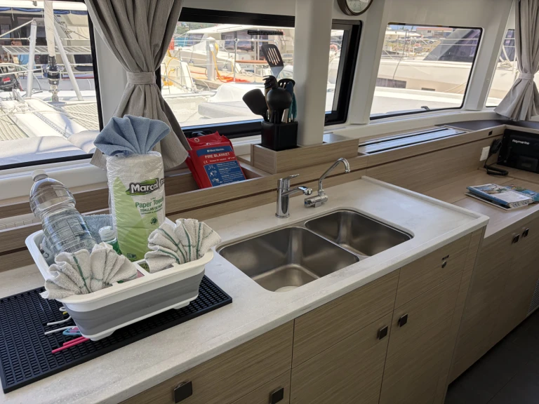 Yacht hire Road Town cheap Lagoon 43 (Owners Version)