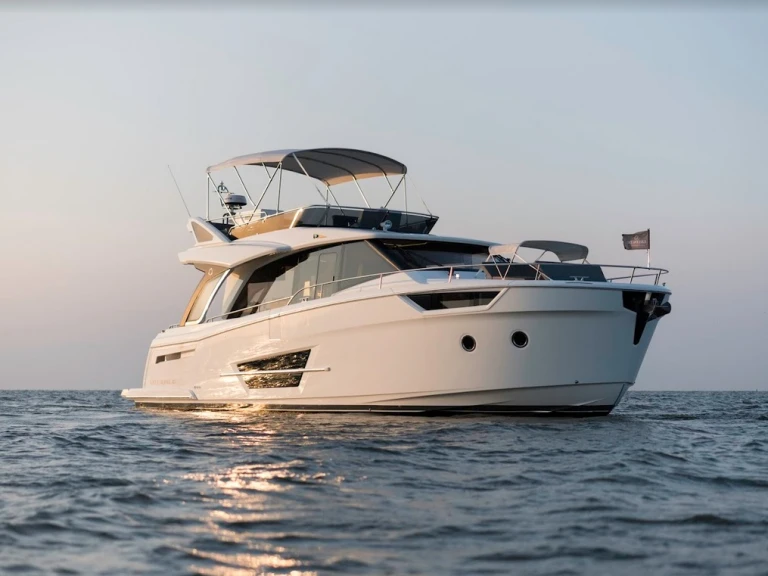 Luxury Yacht hire in Saint-Raphaël - Greenline Greenline 45 Fly