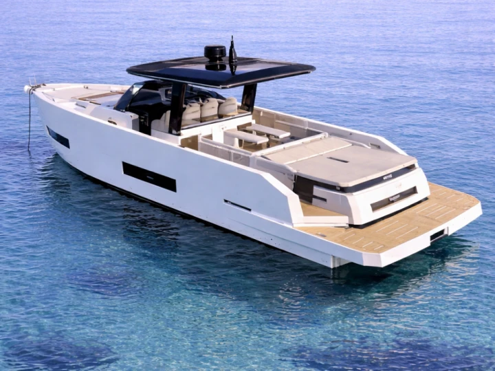 Yacht charter Antibes - De Antonio D42 on SamBoat