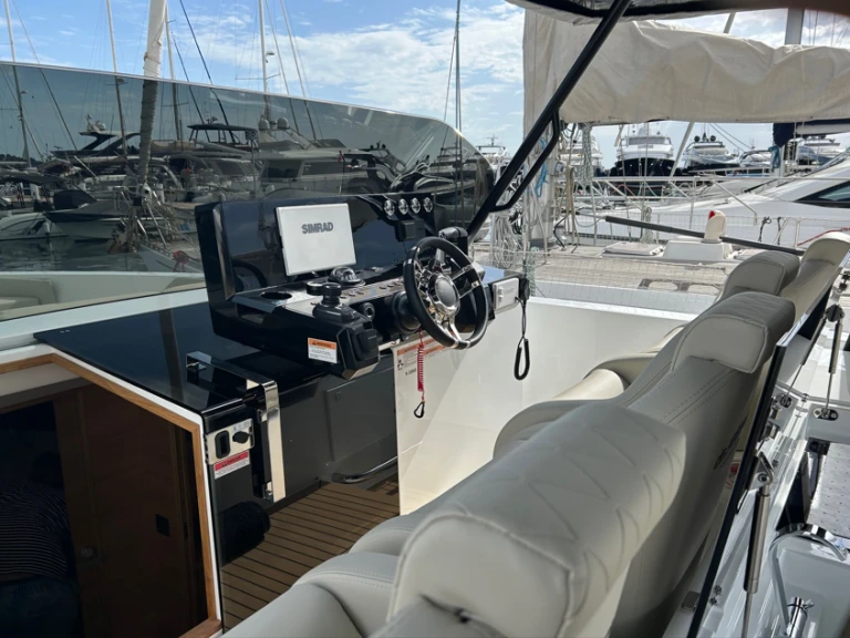 Yacht hire Antibes cheap D42